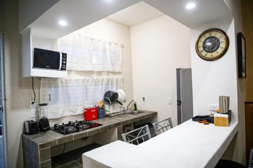 Departamento con cocina y 2 camas centro Cancun - Tap to explore photos