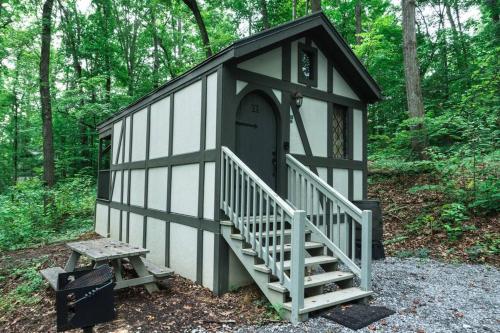 Tiny Home Cottage Near the Smokies #11 Mina in Sevierville, USA