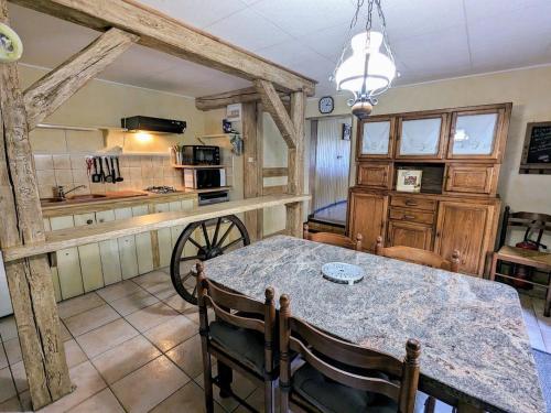 . Gîte chaleureux en pleine nature avec terrasse, idéal pour randonnées et vététistes, proche de Gérardmer - FR-1-589-125