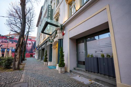 512769379 ATLAS Hotel