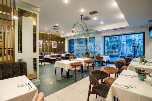512769380 ATLAS Hotel