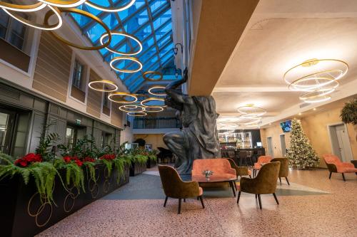 512769399 ATLAS Hotel
