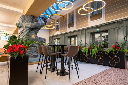 512769434 ATLAS Hotel