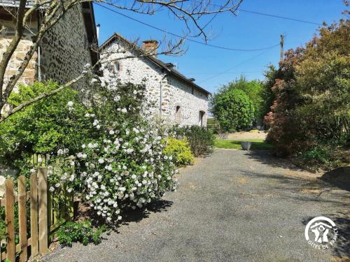 Gîte Montsûrs, 3 pièces, 4 personnes - FR-1-600-67