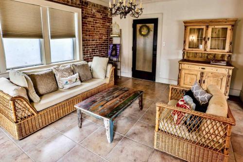 The Teak Follow, beautiful brick enclosed space in Tulsa, USA