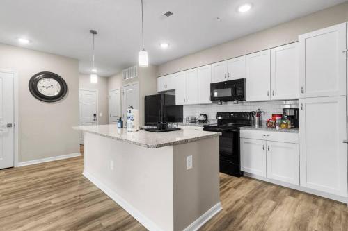 Contemporary Haven with Modern Amenities in Melbourne, USA