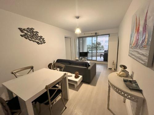Apartment image 8