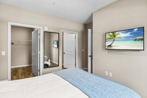 Refined 2 Bedroom Retreat: Pool, Gym, Laundry in Melbourne, USA