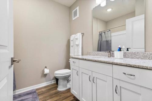 Chic 2BR/2BA Condo: Pool & More! in Melbourne, USA