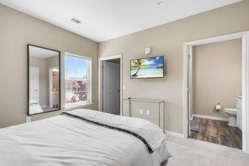 Chic 2BR/2BA Condo: Pool & More! in Melbourne, USA