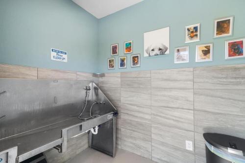 Chic 2 BD/2 BA Condo: Serene Escape in Melbourne in Melbourne, USA