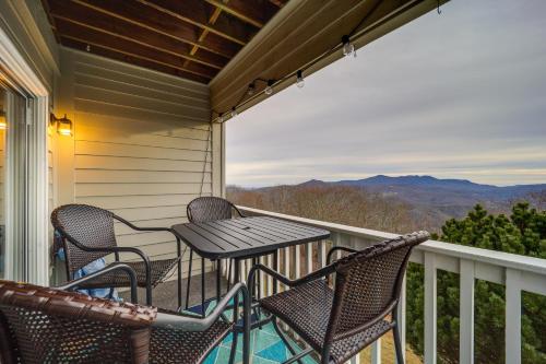 Lovely Beech Mountain Condo with Balcony and Views!