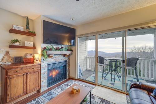 Lovely Beech Mountain Condo with Balcony and Views! in Beech Mountain, USA