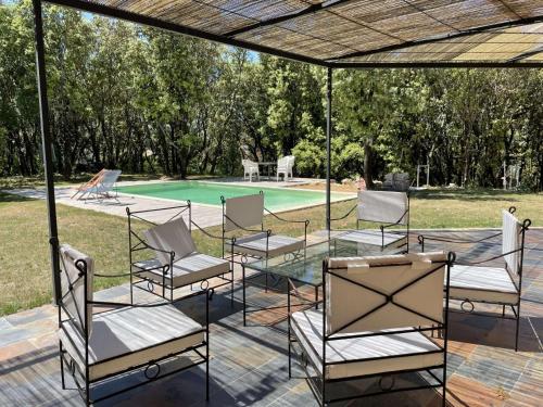 Villa 4* pour 6 pers. avec piscine privée et grand jardin, proche gorges de l'Ardèche - FR-1-382-191 (Villa 4* pour 6 pers. avec piscine privee et grand jardin, proche gorges de l'Ardeche - FR-1-382-191) in Labastide-de-Virac