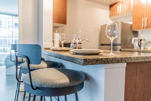 Amazing Views ! Leather Furniture ! Cozy Condo! in Vancouver, Canada