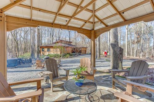 Peaceful Lawrenceville Cabin with Hot Tub on 6 Acres