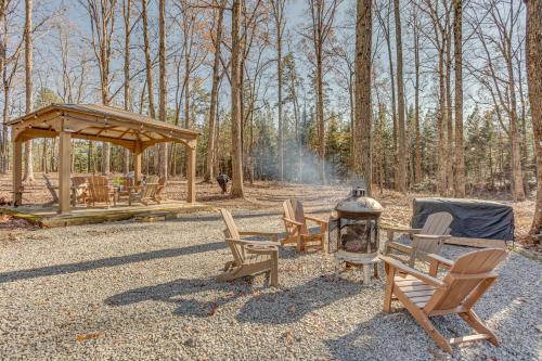 Peaceful Lawrenceville Cabin with Hot Tub on 6 Acres