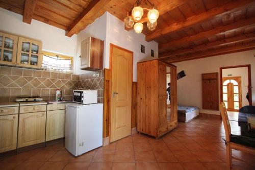 Cserhát Guesthouse - image 11