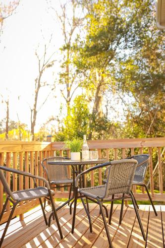 Létesítmények, Sleeps 12! 5 BDRM-2 Kings,3 Queens-Deck & Patio-Mins to PI & Beaufort in Port Royal