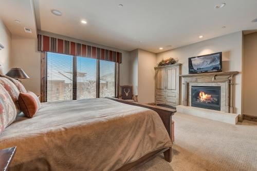 Vintage on the Strand by All Seasons Resort Lodging