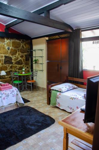 1 double bed, 1 twin bed