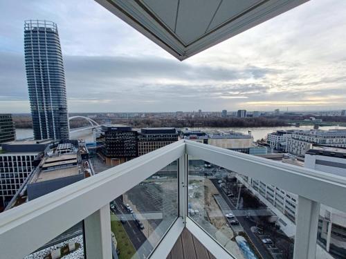 SAG Panorama Apartment 3 rooms 19th floor Great view Free parking, Bratysława (zdjęcie 7)