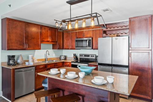 Laketown Wharf Resort #1321 by Book That Condo - image 10
