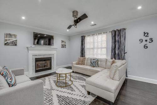 Modern College Park Home 13 Mi to Dtwn Atlanta! in College Park, USA