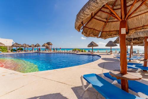 Beachfront Villa in The Heart of Cancun