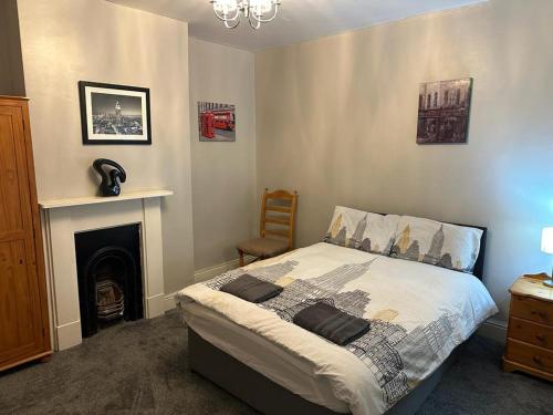 Luton Town House Near AIRPORT Luton