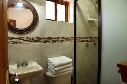Twin Room image 10