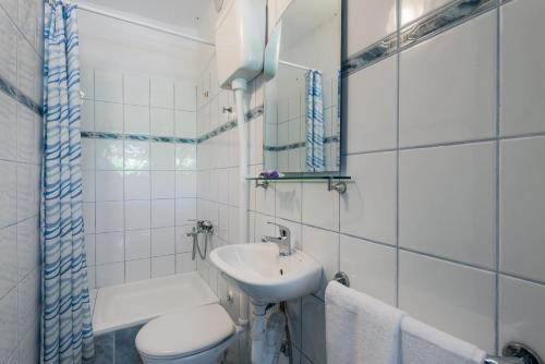 One-Bedroom Apartment - Ground Floor image 3