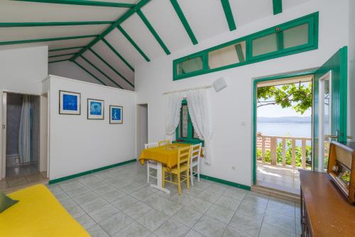 One-Bedroom Apartment with Sea View image 8