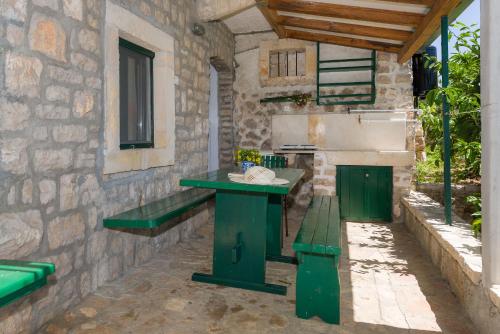 One-Bedroom Apartment - Ground Floor image 1