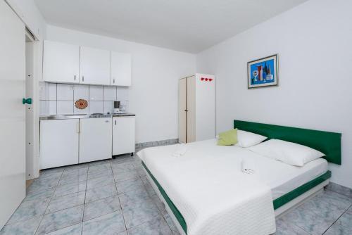 One-Bedroom Apartment - Ground Floor image 7