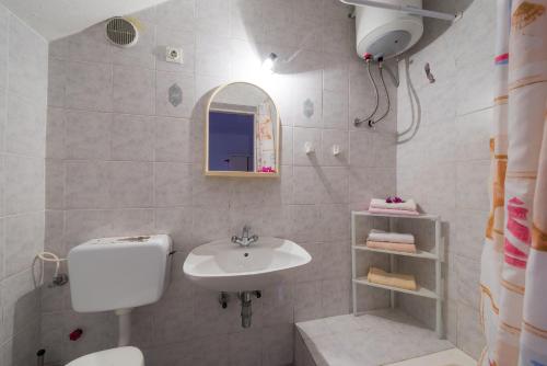 One-Bedroom Apartment - Ground Floor image 5