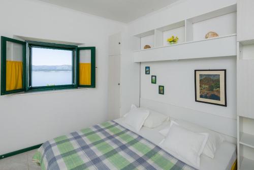One-Bedroom Apartment with Terrace image 2