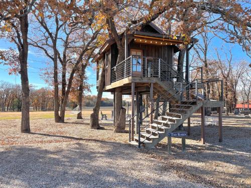 The Robin Treehouse 15 MIN to Magnolia Baylor - Waco