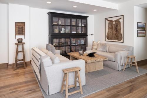 512825352 The Snowpine Lodge