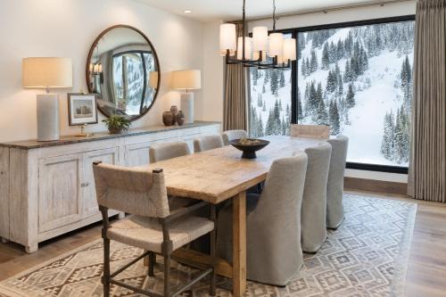 512825366 The Snowpine Lodge