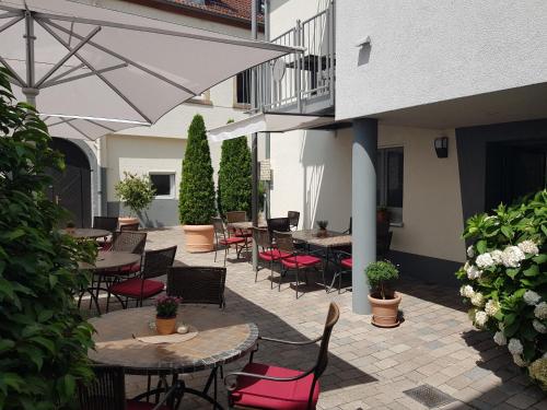 陽台/露台, 普法爾茨餐廳酒店 (Hotel-Restaurant Pfalzer Hof) in 埃登科本
