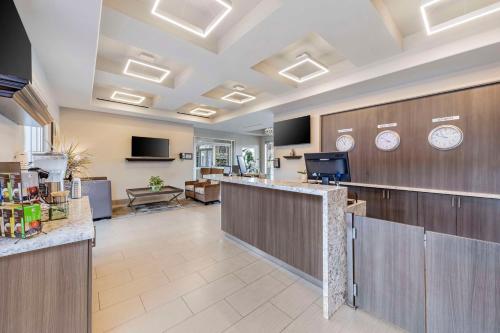 Best Western Canoga Park Motor Inn - image 12