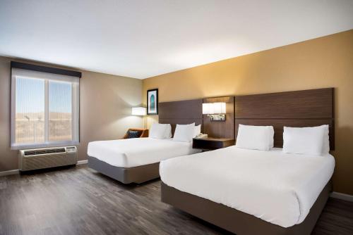 Hampton Inn Gallup-West - image 14