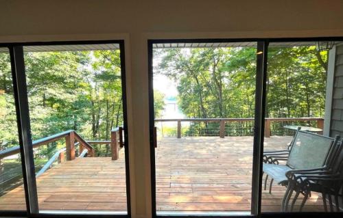 Lakefront Home Serene Views & Deck Near Mammoth Cave