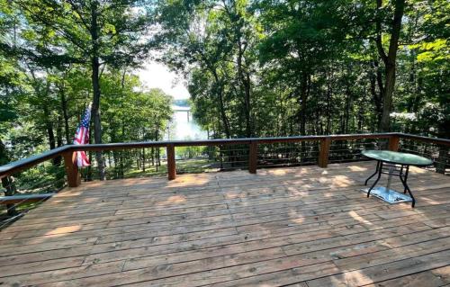 Lakefront Home Serene Views & Deck Near Mammoth Cave