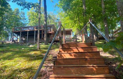 Lakefront Home Serene Views & Deck Near Mammoth Cave