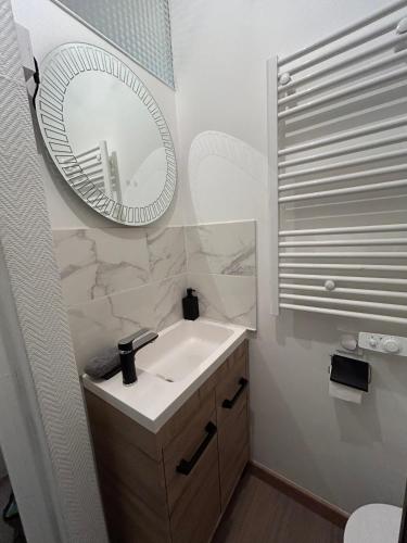 Fürdőszoba, Au 15 Bis - Studio Hyper Centre in Saint-Amand-Montrond