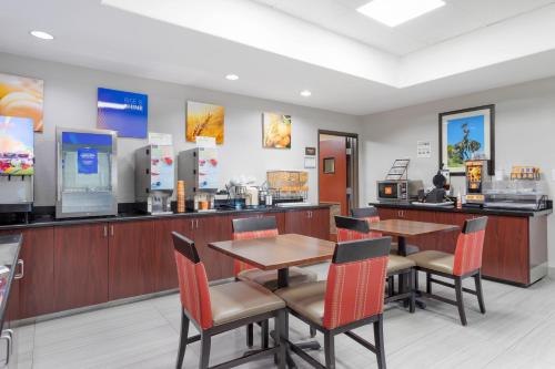 Comfort Inn Orange I-10 - 레스토랑