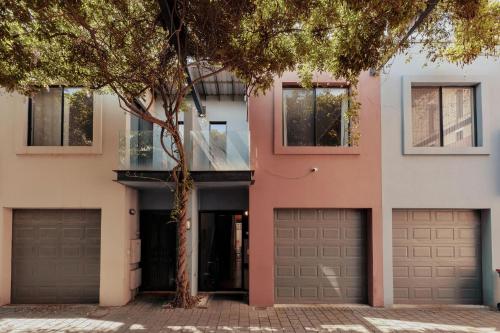 3 BR Townhouse Near Gouger Street - Pets Friendly - Free Parking - Free Wifi