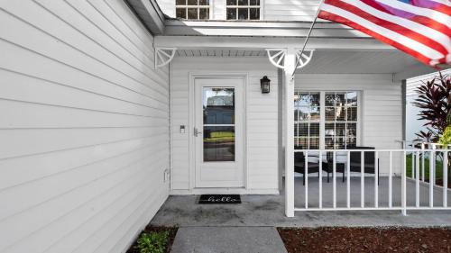 Brandon Central Location 4BR Lake Oasis in Brandon, USA
